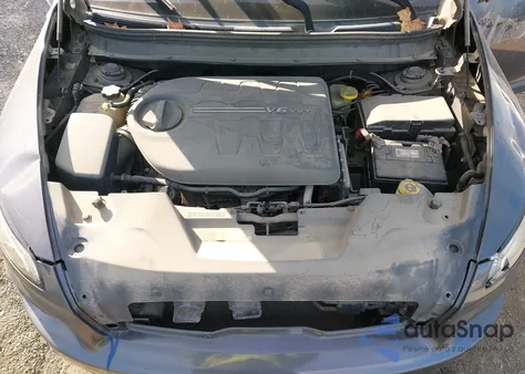 2015 Jeep Cherokee Latitude z USA, uszkodzony, nr VIN 1C4PJMCS9FW551307